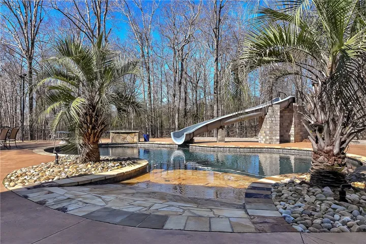 Zero entry saltwater pool