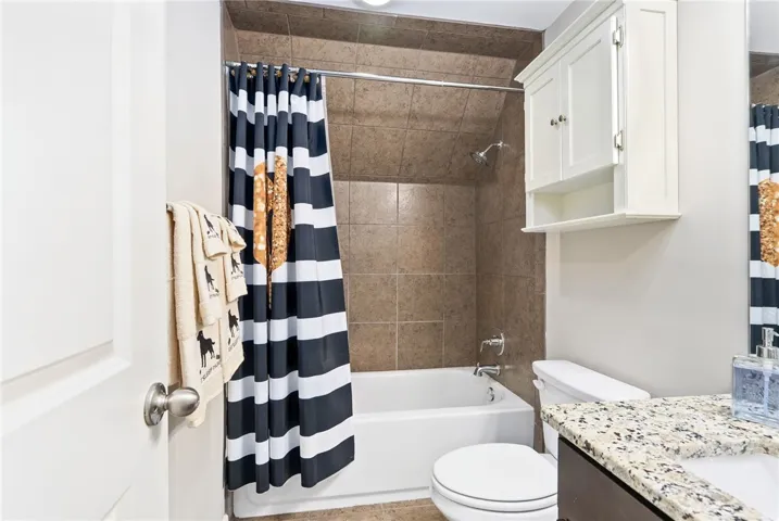 Upstairs Full Bathroom