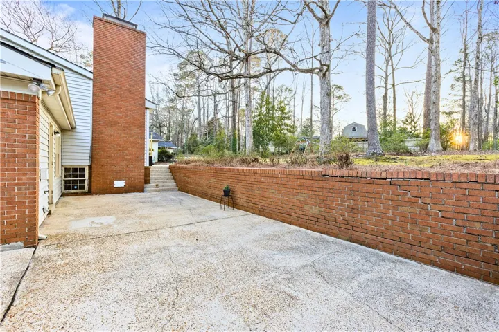Add'l parking/entertaining/play space