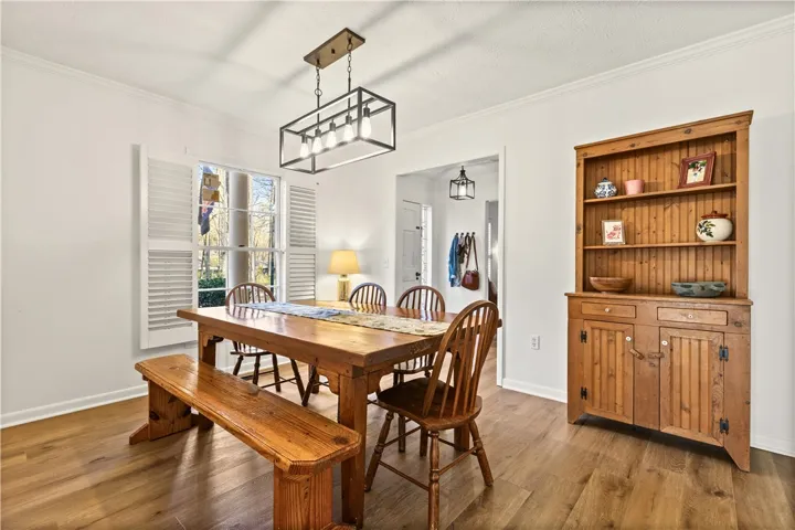 Dining space right around from the kitchen
