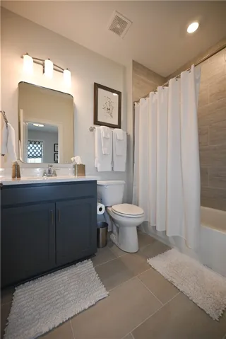 Bathroom shared by bedrooms 3 & 4.
