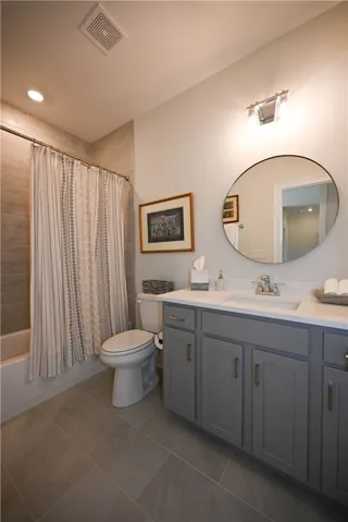 Bedroom 2 boasts its own en-suite bathroom.