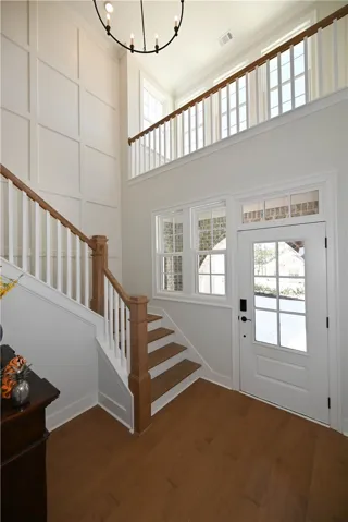 Grand 2 story entrance foyer!