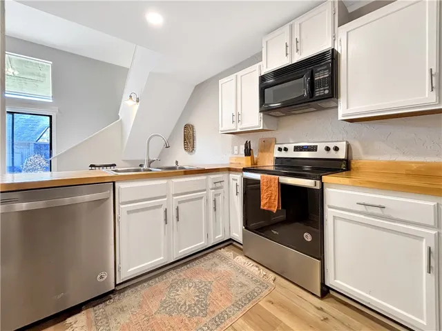 1007 Stonegate Drive, Auburn, Alabama 36832