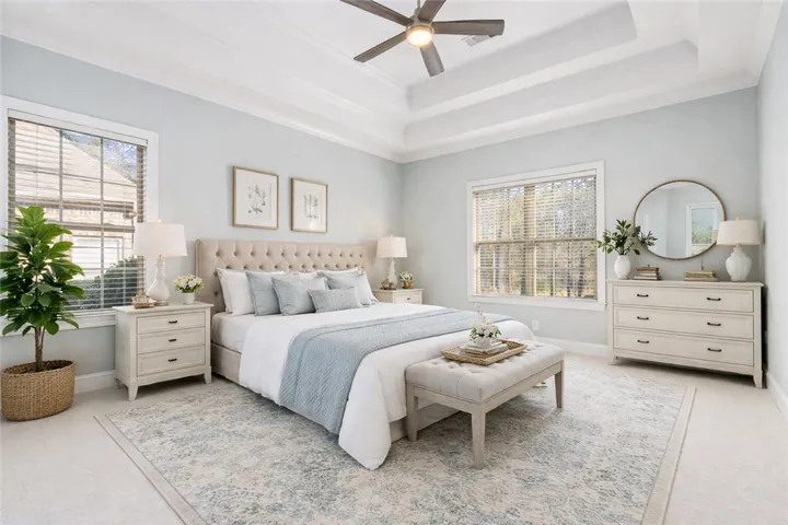 This photo is virtually staged to visualize the space.