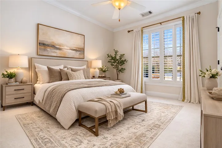This photo is virtually staged to visualize the space.