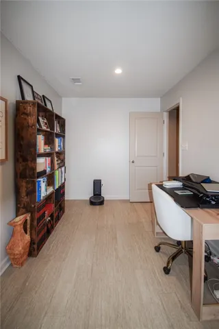 extra office or library space in the MB