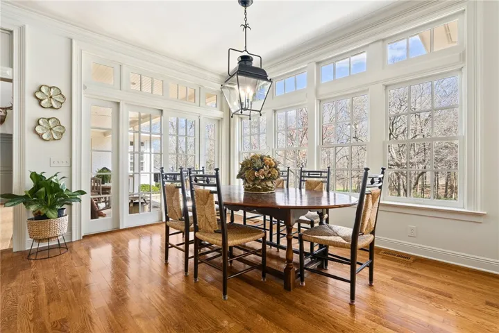 Breakfast room
