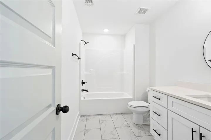 Upstairs guest bath