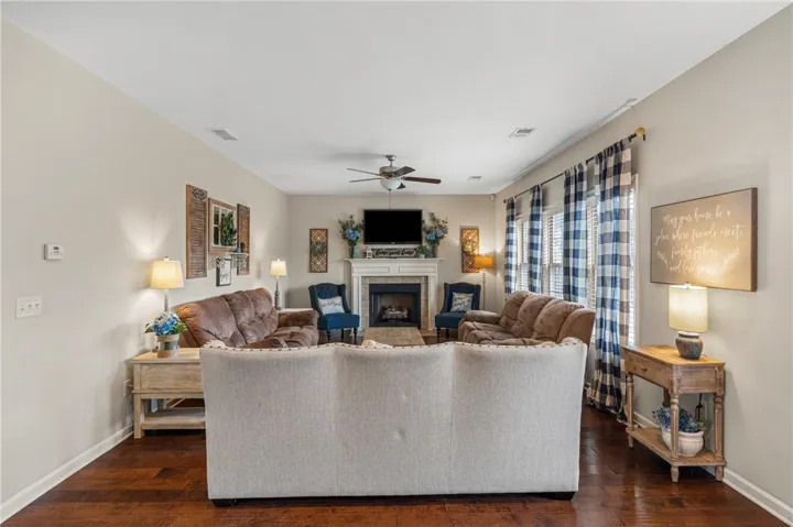 Living Room Seats a gracious plenty