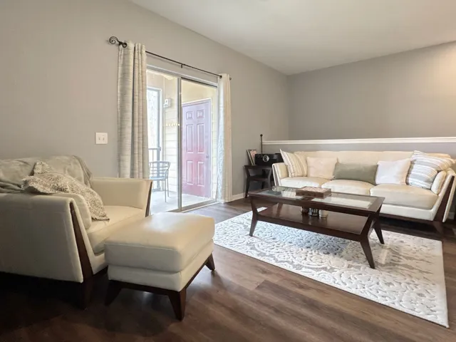 Let's go see the Screened Porch...