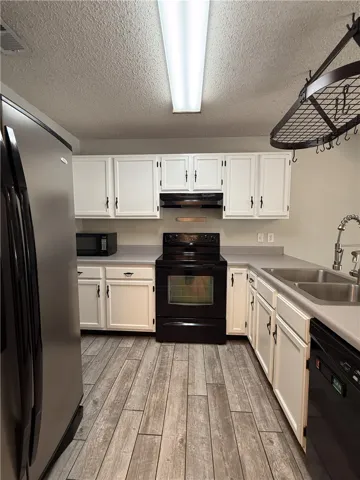 An updated kitchen with all the essentials.
