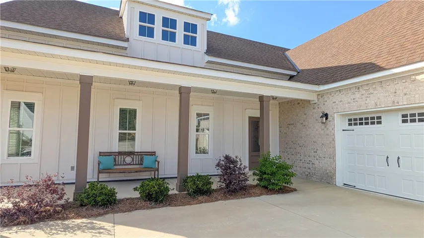 Welcoming covered front porch.