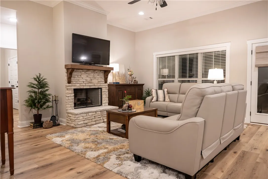 Living room with Fireplace