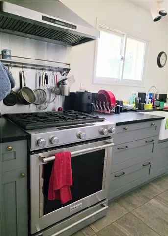 KitchenAid gas range & hood