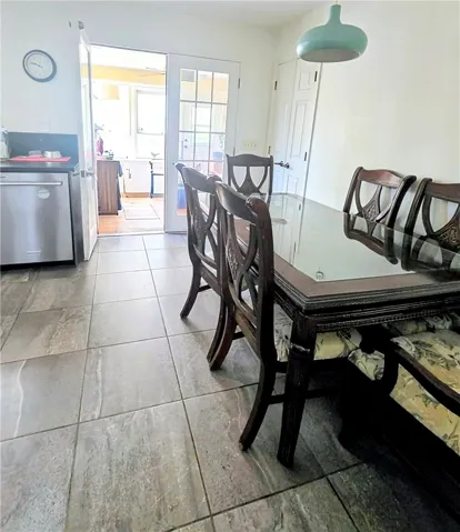 Eat-in Kitchen
