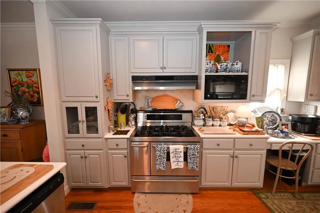 Gas cooktop.