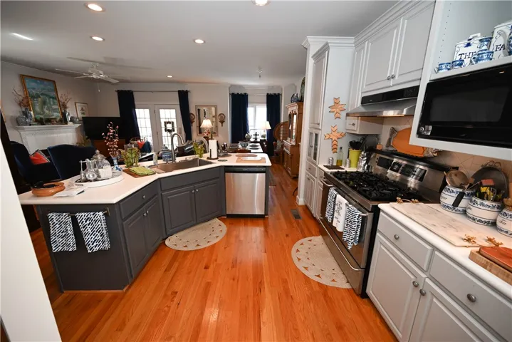 Kitchen with large island that seats 6!