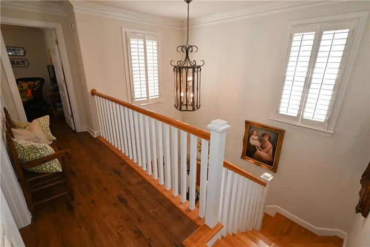 Balcony-like walkway.