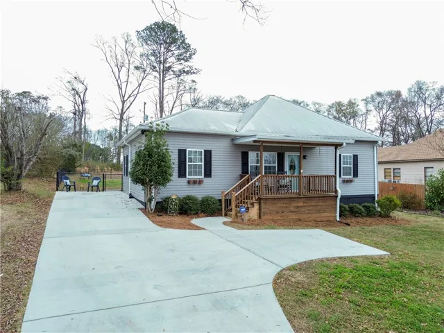 Welcome to an adorable & updated residence in Valley, AL! Outside updates include gutters & a new driveway. Property is 0.44 acres.