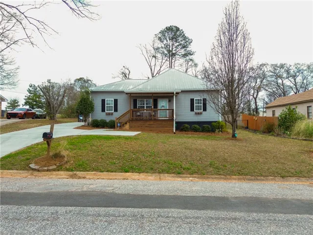 Front view of property