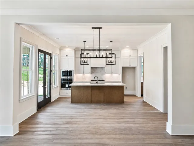 Rooms flow seamlessly from the open breakfast area into a modern kitchen space.