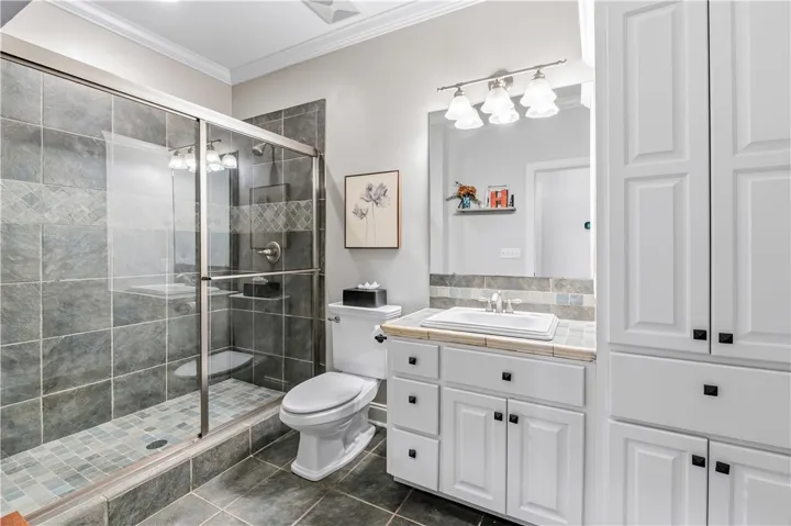 Guest Bathroom 3
