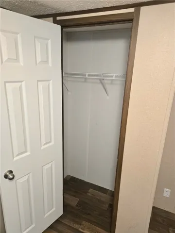 Size of all guest bedroom closets