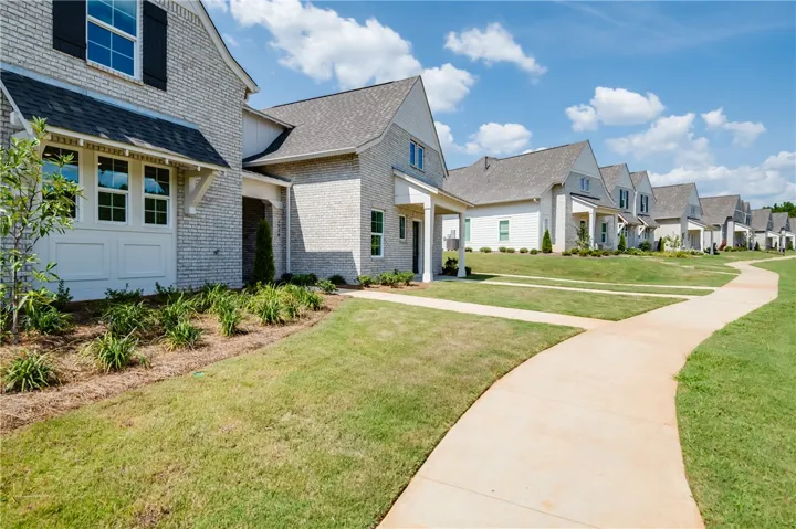 1738 Woodland Pines Lane 280, Auburn, Alabama 36830