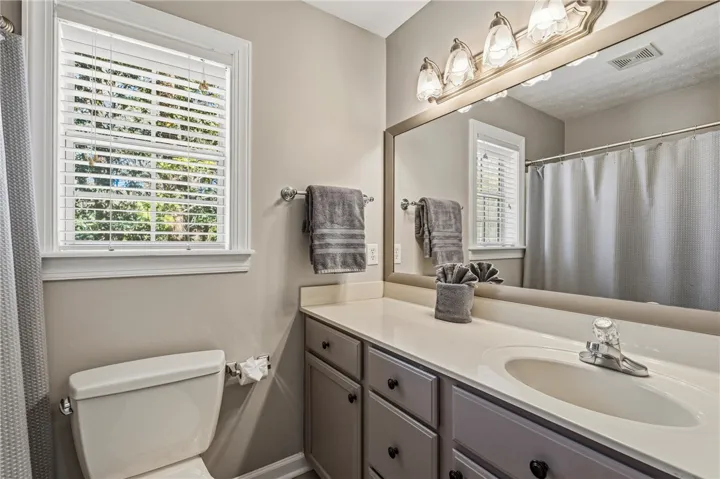 This is the private en suite for bedroom 2.