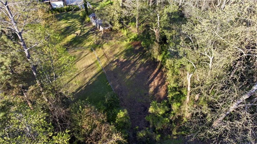 This area of the lot has potential to construct a new home and face Heard Ave but the home must be elevated out of the flood plain and approved by the city of Auburn.
