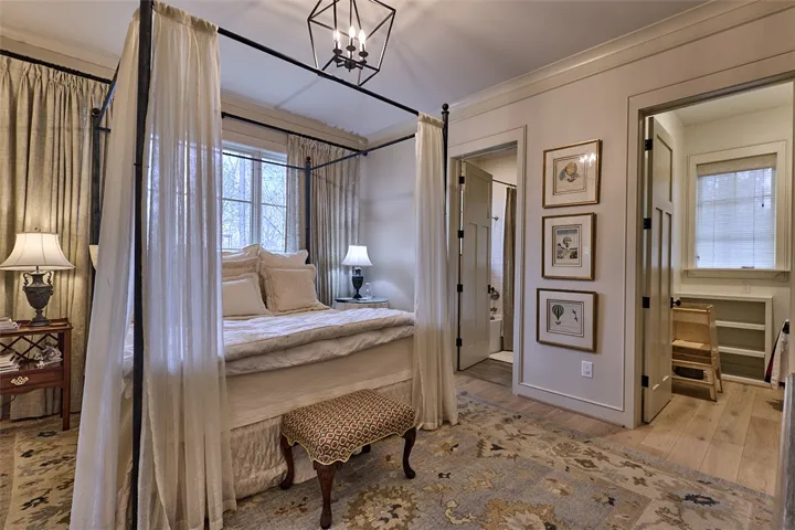 Downstairs en suite. Exterior door to the screened back porch.