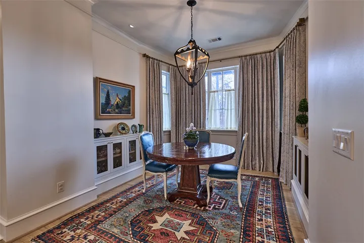 Breakfast room