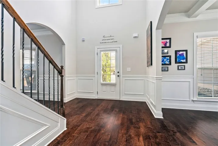 Dramatic entryway