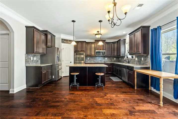 Lovely kitchen with large granite island/dining bar