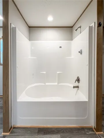 primary en-suite bath