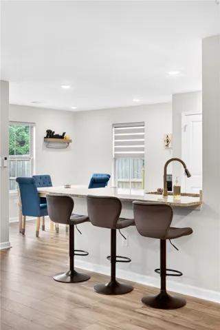 A well-lit kitchen with a breakfast bar, perfect for casual dining and entertaining.