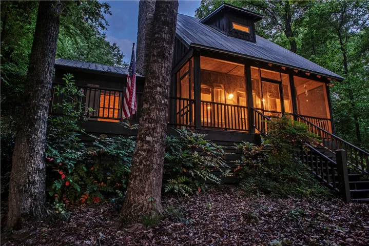 This charming home features a screened porch, inviting you to relax amidst lush natural surroundings.