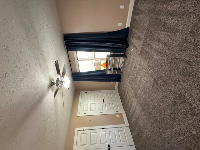 Bed 2 double closets