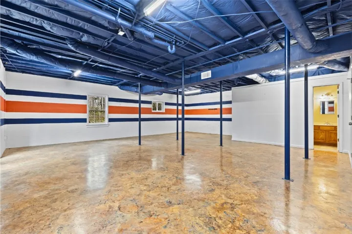 lower level bonus room
