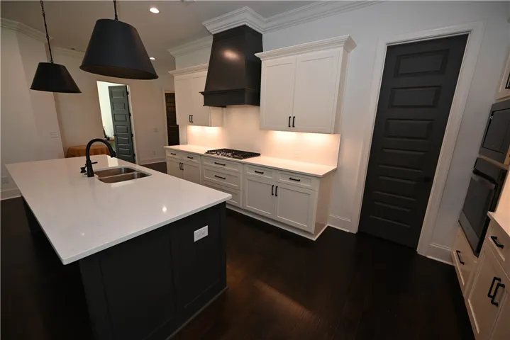 5- burner gas cooktops and a huge walk-in pantry.