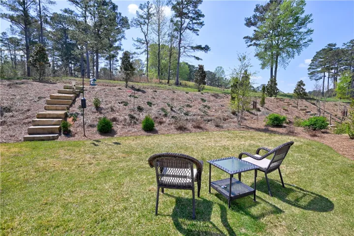 Beautifully manicured landscaping all throughout!