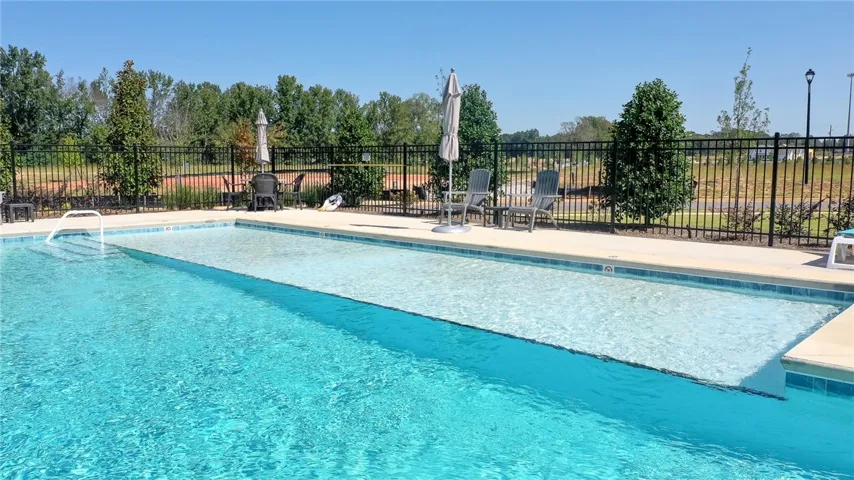 GUNITE COMMUNITY POOL WITH SUN LEDGE