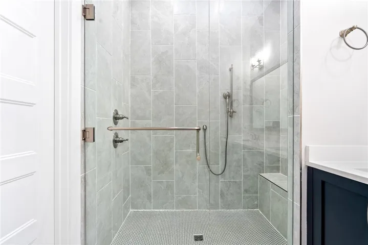 ZERO ENTRY PRIMARY SHOWER