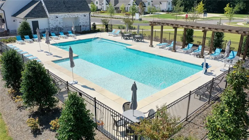 GUNITE COMMUNITY POOL WITH SUN LEDGE
