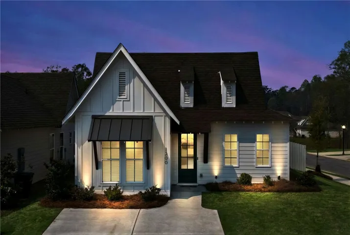 Nighty night from 1300 Woodland Circle