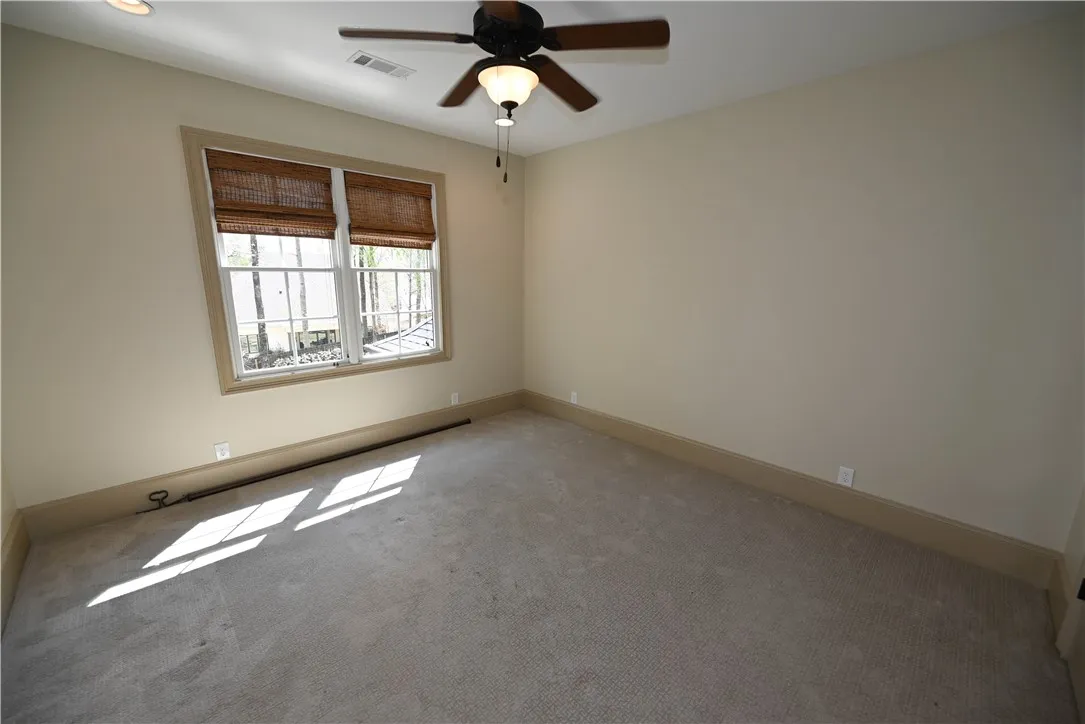 Guest bedroom.