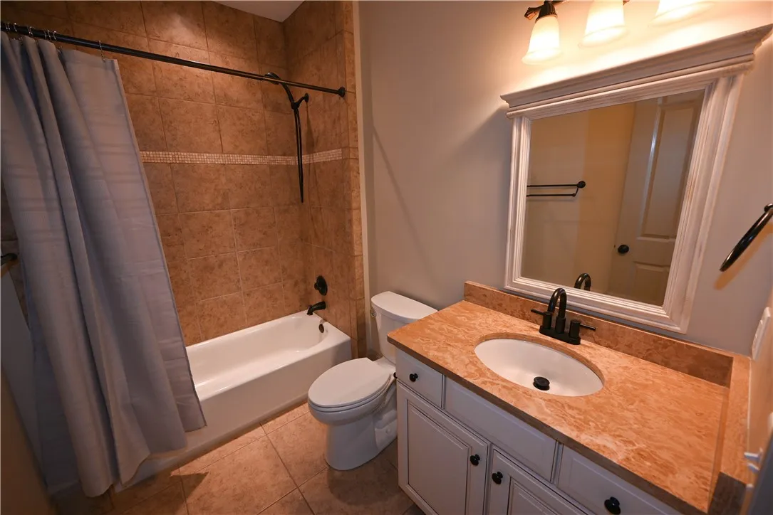 Guest bathroom.