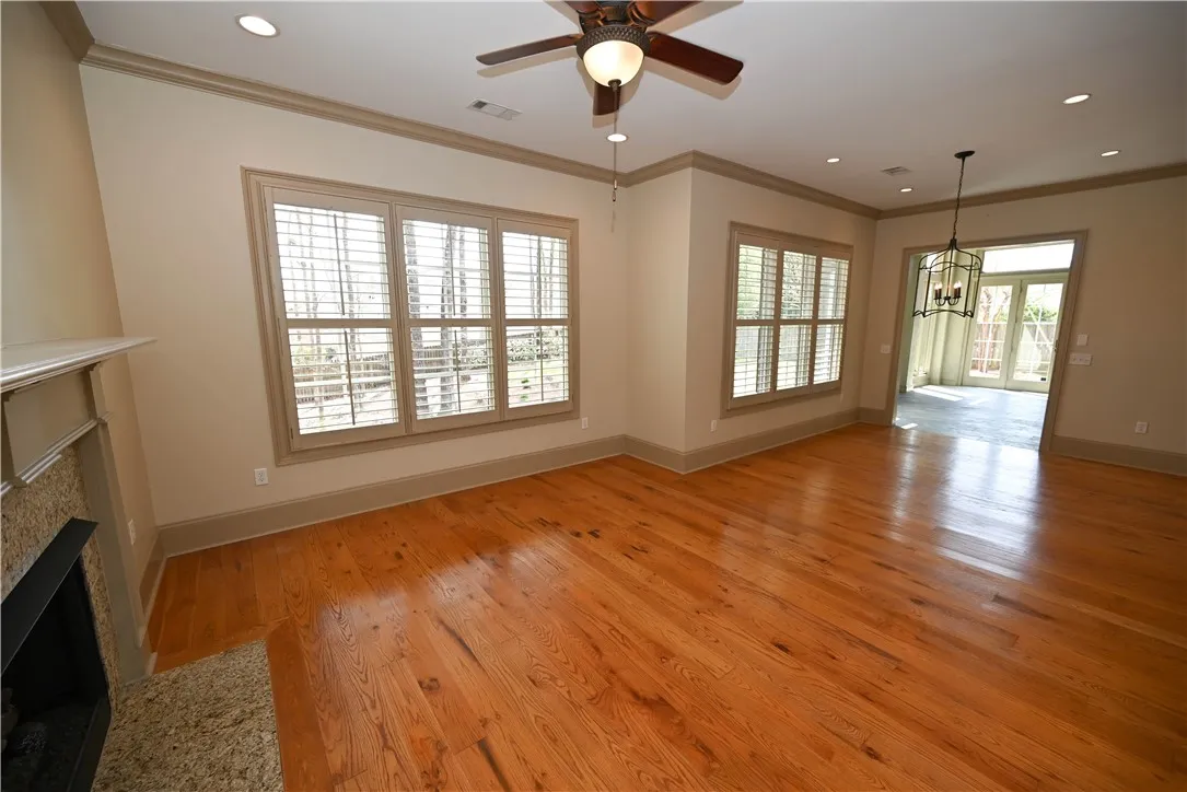 So many windows giving so much natural light!