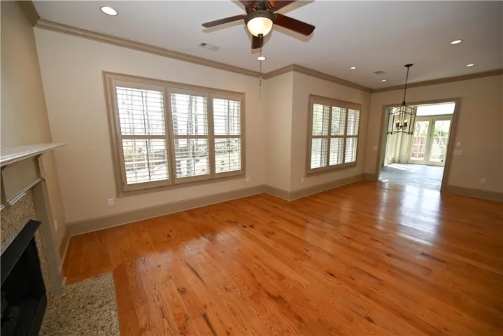 So many windows giving so much natural light!